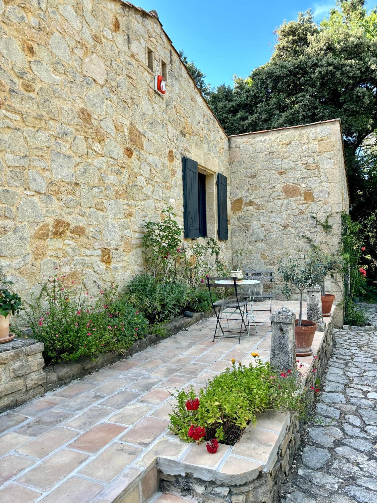 Maison Terre De Lune Mondragon Exterior photo